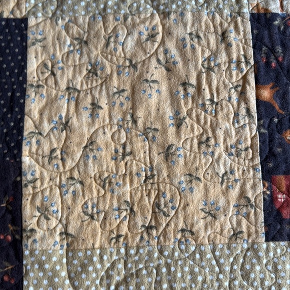 Hand made flannel quilt - Picture 7 of 11